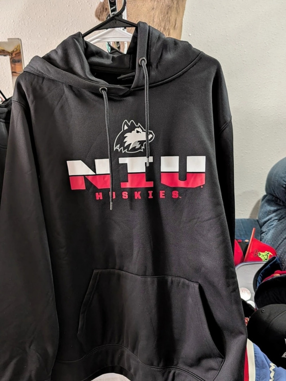 Colosseum Northern Illinois University Huskies & Logo Pullover Hoodie Black
